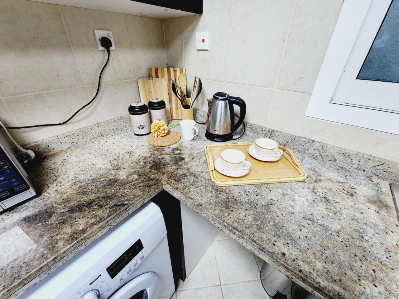 Lovely 1-Bedroom Apartment In The Heart Of Dubai Marina Exterior foto